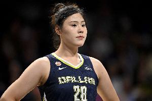 李月汝加盟安德玛，期待让更多人体验篮球的魅力