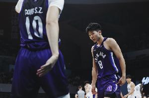 顶住压力！石奎逆境爆发展现顽强意志
