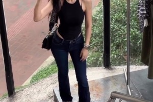 好看，爱看！周玲安社媒晒自拍，大秀苗条身材
