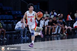 全网热议！何文炜爆发引球迷沸腾，伤愈归来成清华关键先生