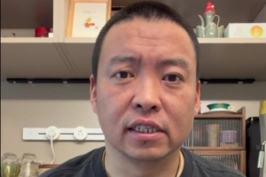 解说：老詹加盟76人与加盟热火有显著不同，他将携手大帝和马克西证明实力