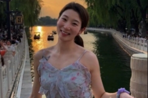 争议判罚引热议！北京女篮李一凡与对手激战正酣