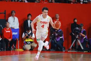 赵继伟半场表现稳定，投篮4中2，三分球3中1，贡献5分1篮板3助攻
