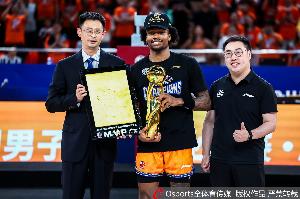 上海队保留对洛夫顿和古德温的优先续约权，弗格和怀特塞德不在此列