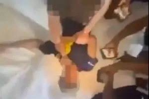 太阳报：英格兰U16队球员发生冲突，队友遭殴打并遭受霸凌，旁观球员录制视频欢呼