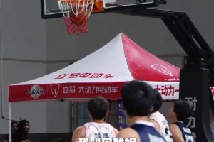 谁说女子不如男，桃林寺镇村BA赛场唯一女球员...