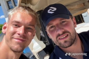 球迷社媒分享与东契奇合影，后者身材状况良好