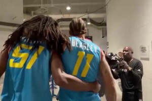 【Big3】什么强度？比斯利被扶着回到更衣室！