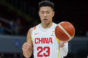 贺希宁表现惊艳，18投9中，三分球4中4，狂砍25分5篮板6助攻