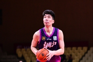 冲击MVP？余嘉豪：个人数据非我所重 只为球队胜利