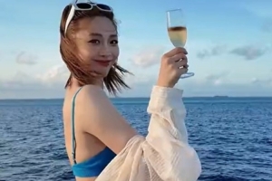 狂飙！翟晓川家人马尔代夫度假，赛场内外双响炮，球迷沸腾了