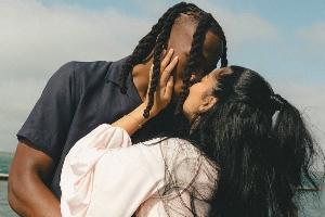 道苏姆续约后求婚女友，展现甜蜜爱情故事