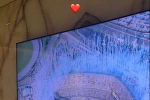 乔治娜分享观看西班牙夺冠庆典照片，附红色爱心表情❤️