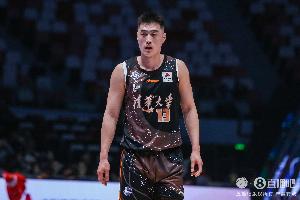 15分6板！许熙桐三项纪录再创新高，清华男篮数据对决完胜