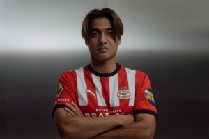 狂飙！佐野航大加盟埃因霍温，22岁日本中场掀翻奈梅亨！