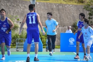 徐杰在湖北恩施亮相 担任沙特阿美与姚基金公益球场揭幕典礼嘉宾