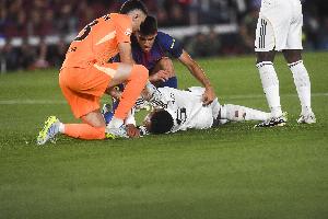 强强对话中卫新秀崛起，赫拉德·马丁对位防守力压群雄