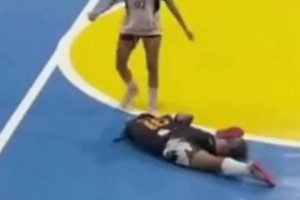 UFC更适合你！巴西五人制比赛女子连续怒踢对手头部