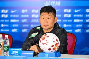 争议判罚引热议，蓉城与铜梁龙激战正酣