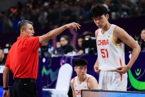 杨瀚森非典型中锋 国家队对其运用有别于NBA